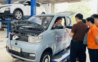 Công nghệ ô tô là gì và có đáng theo học không? - Trường Trung Tâm Dạy Nghề Ô Tô - Xe Máy EAC Thực hành sửa chữa ô tô điện tại EAC