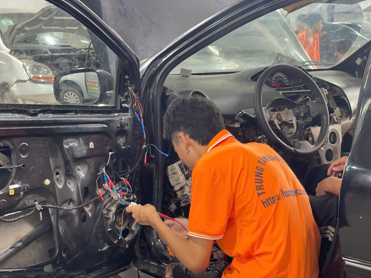 Học nghề ô tô tại EAC – Trải nghiệm thực hành xưởng lớn, đảm bảo thu nhập - Trường Trung Tâm Dạy Nghề Ô Tô - Xe Máy EAC Học nghề ô tô tại EAC – Trải nghiệm thực hành xưởng lớn, đảm bảo thu nhập - Trường Trung Tâm Dạy Nghề Ô Tô - Xe Máy EAC