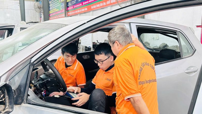 Công Nghệ Ô Tô Lương Bao Nhiêu, Cơ Hội Nghề Nghiệp - Trường Trung Tâm Dạy Nghề Ô Tô - Xe Máy EAC Công Nghệ Ô Tô Lương Bao Nhiêu, Cơ Hội Nghề Nghiệp - Trường Trung Tâm Dạy Nghề Ô Tô - Xe Máy EAC