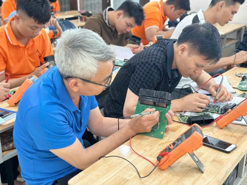 Học nghề kỹ thuật ô tô chất lượng cao tại trung tâm đào tạo EAC Hà Nội - Trường Trung Tâm Dạy Nghề Ô Tô - Xe Máy EAC Học nghề kỹ thuật ô tô chất lượng cao tại trung tâm đào tạo EAC Hà Nội - Trường Trung Tâm Dạy Nghề Ô Tô - Xe Máy EAC