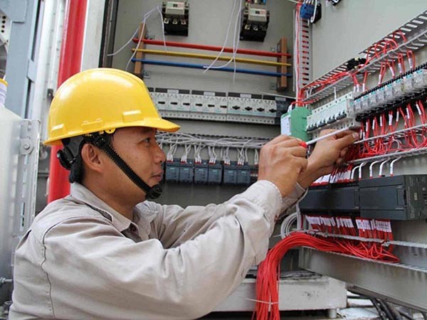 Nghề điện công nghiệp: Nên học ngắn hạn hay đại học? - Trường Trung Tâm Dạy Nghề Ô Tô - Xe Máy EAC Nghề điện công nghiệp: Nên học ngắn hạn hay đại học? - Trường Trung Tâm Dạy Nghề Ô Tô - Xe Máy EAC